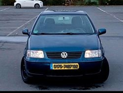 Blau Gebraucht 2001 VW Polo Limousine | 980 € (Guter Preis)