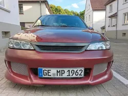 Rot Gebraucht 1999 Opel Vectra Limousine | 3.500 €