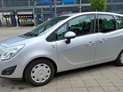 Silber Gebraucht 2012 Opel Meriva Van / Kleinbus | 5.350 € (Fairer Preis)