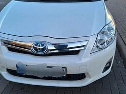Weiß Gebraucht 2011 Toyota Auris Hybrid Kleinwagen | 6.000 € (Fairer Preis)