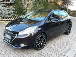 Braun Gebraucht 2012 Peugeot 208 Kleinwagen | 4.299 € (Etwas zu teuer)