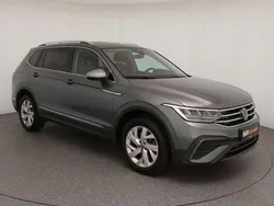 Grau Gebraucht 2024 VW Tiguan Allspace S SUV | 30.440 € (Superpreis)