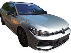 Silber (oyster silver metallic) Gebraucht 2024 VW Passat R-line Kombi | 46.451 €