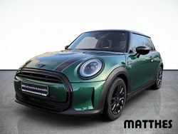 Gruen Gebraucht 2022 Mini Cooper Premium Kleinwagen | 20.950 € (Guter Preis)