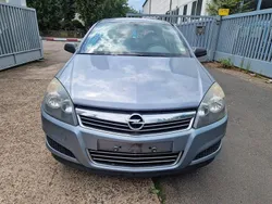 Silber Gebraucht 2009 Opel Astra Basis Limousine | 600 € (Guter Preis)