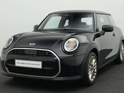 Schwarz Gebraucht 2024 Mini Cooper S Favoured Kleinwagen | 28.397 € (Superpreis)
