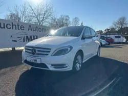 Weiß Gebraucht 2014 Mercedes B180 Van / Kleinbus | 12.495 € (Fairer Preis)