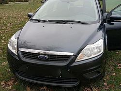 Blau Gebraucht 2009 Ford Focus Kombi | 1.800 €