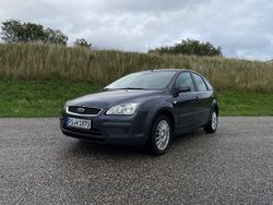 Grau Gebraucht 2007 Ford Focus Trend Limousine | 2.000 € (Fairer Preis)