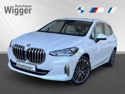 Mineralweiß Gebraucht 2022 BMW 223 Active Tourer Luxury Line Van / Kleinbus | 28.900 € (Fairer Preis)