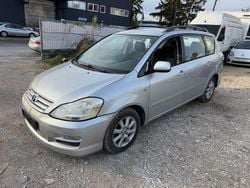 Silber Gebraucht 2004 Toyota Avensis Verso Sol Van / Kleinbus | 4.350 €
