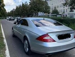 Silber Gebraucht 2005 Mercedes CLS500 Limousine | 4.800 €