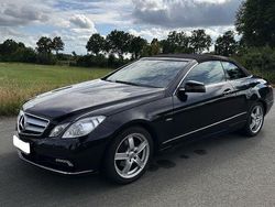 Schwarz Gebraucht 2010 Mercedes 200 Cabrio | 12.800 €