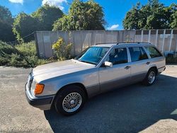 Beige Gebraucht 1992 Mercedes E230 Kombi | 7.990 €