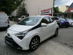 Weiß Gebraucht 2021 Toyota Aygo X-play Kleinwagen | 9.799 € (Fairer Preis)
