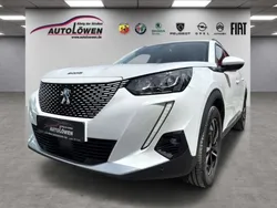 Weiß Gebraucht 2021 Peugeot e-2008 Allure SUV | 20.250 € (Fairer Preis)