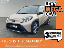 Ginger beige metallic/ night sky black Gebraucht 2022 Toyota Aygo X-plore Kleinwagen | 17.990 € (Fairer Preis)
