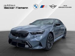 Blau Neu 2025 BMW M5 Sport Line Limousine | 136.500 € (Superpreis)
