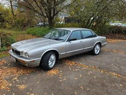Silber Gebraucht 1998 Jaguar XJ8 Limousine | 6.250 €