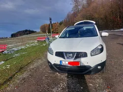 Weiß Gebraucht 2010 Nissan Qashqai SUV | 7.100 € (Etwas zu teuer)