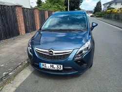 Blau Gebraucht 2016 Opel Zafira Tourer Edition Van / Kleinbus | 8.999 € (Etwas zu teuer)