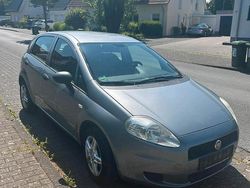 Grau Gebraucht 2012 Fiat Punto Kleinwagen | 2.999 €
