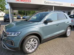 Petroleum blau metallic Neu 2025 VW T-Roc Life SUV | 33.680 € (Superpreis)