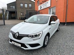Weiß Gebraucht 2017 Renault Mégane IV Life Limousine | 10.490 € (Etwas zu teuer)