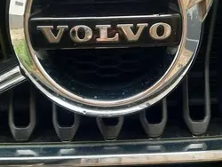 Schwarz Gebraucht 2019 Volvo XC40 Momentum SUV | 26.500 € (Fairer Preis)