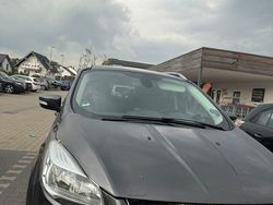 Grau Gebraucht 2015 Ford Kuga Titanium SUV | 8.250 € (Guter Preis)