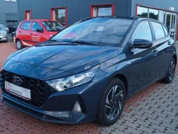 Grau Gebraucht 2023 Hyundai i20 Trend Limousine | 14.900 €