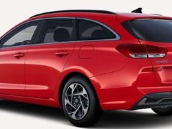 Ultimate red metallic Neu 2025 Hyundai i30 Style Limousine | 27.820 € (Fairer Preis)