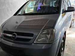 Silber Gebraucht 2006 Opel Meriva Van / Kleinbus | 950 € (Guter Preis)