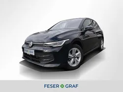 Grenadillschwarz metallic Gebraucht 2024 VW Golf VIII Life Limousine | 21.880 € (Guter Preis)