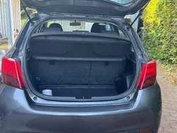 Grau Gebraucht 2014 Toyota Yaris Hybrid Kleinwagen | 10.500 €