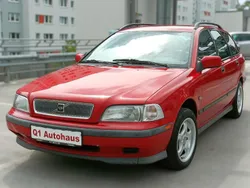 Rot Gebraucht 1998 Volvo V40 Kombi | 1.290 € (Superpreis)