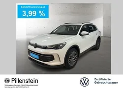Oryxweiß perlmutteffekt Gebraucht 2024 VW Tiguan Life SUV | 37.406 € (Fairer Preis)