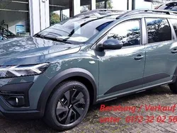 Grün Neu 2024 Dacia Jogger Expression Limousine | 23.380 € (Fairer Preis)