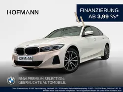 Mineralweiß metallic Gebraucht 2023 BMW 320 Shadowline Limousine | 37.824 € (Guter Preis)