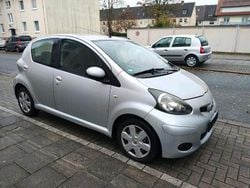 Silber Gebraucht 2010 Toyota Aygo Kleinwagen | 1.650 € (Guter Preis)