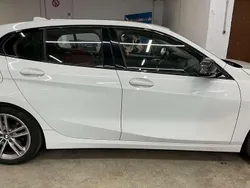 Weiß Gebraucht 2021 BMW 118 Sport Line Kleinwagen | 18.112 € (Superpreis)