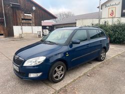 Blau Gebraucht 2013 Skoda Fabia Kombi | 7.990 € (Teuer)