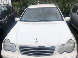 Weiß Gebraucht 2002 Mercedes C220 Elegance Kombi | 750.650 €
