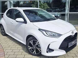 Schneeweiß Gebraucht 2025 Toyota Yaris Hybrid Comfort Kleinwagen | 22.990 € (Fairer Preis)