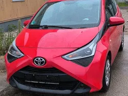 Rot Gebraucht 2019 Toyota Aygo X-play Kleinwagen | 7.900 € (Fairer Preis)