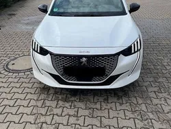 Weiß Gebraucht 2022 Peugeot e-208 GT Kleinwagen | 19.000 € (Fairer Preis)
