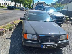 Schwarz Gebraucht 1993 Mercedes C180 Limousine | 1.350 €