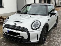 Weiß Gebraucht 2022 Mini Cooper SE Classic Kleinwagen | 16.900 € (Fairer Preis)