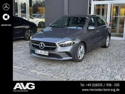 Grau Gebraucht 2024 Mercedes B180 Progressive Van / Kleinbus | 37.400 € (Teuer)