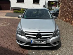 Grau Gebraucht 2014 Mercedes B180 Van / Kleinbus | 11.000 € (Fairer Preis)